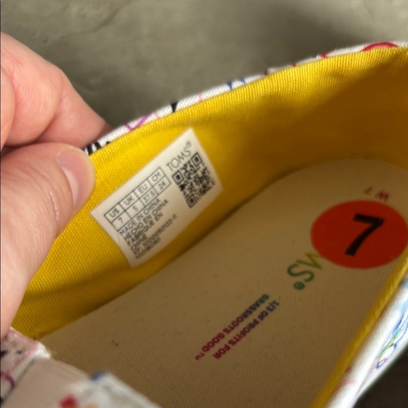 NWT TOMS women’s alpargata Pride unity Slip-On Shoes, size 7 - Picture 7 of 8